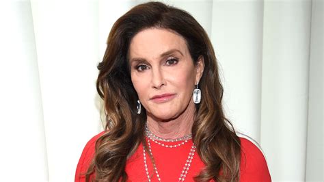 Caitlyn Jenner to pose nude for Sports Illustrated cover, wearing。